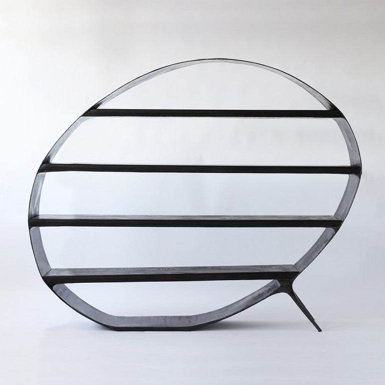 Valentin Loellmann  - Steel - Oval shelf